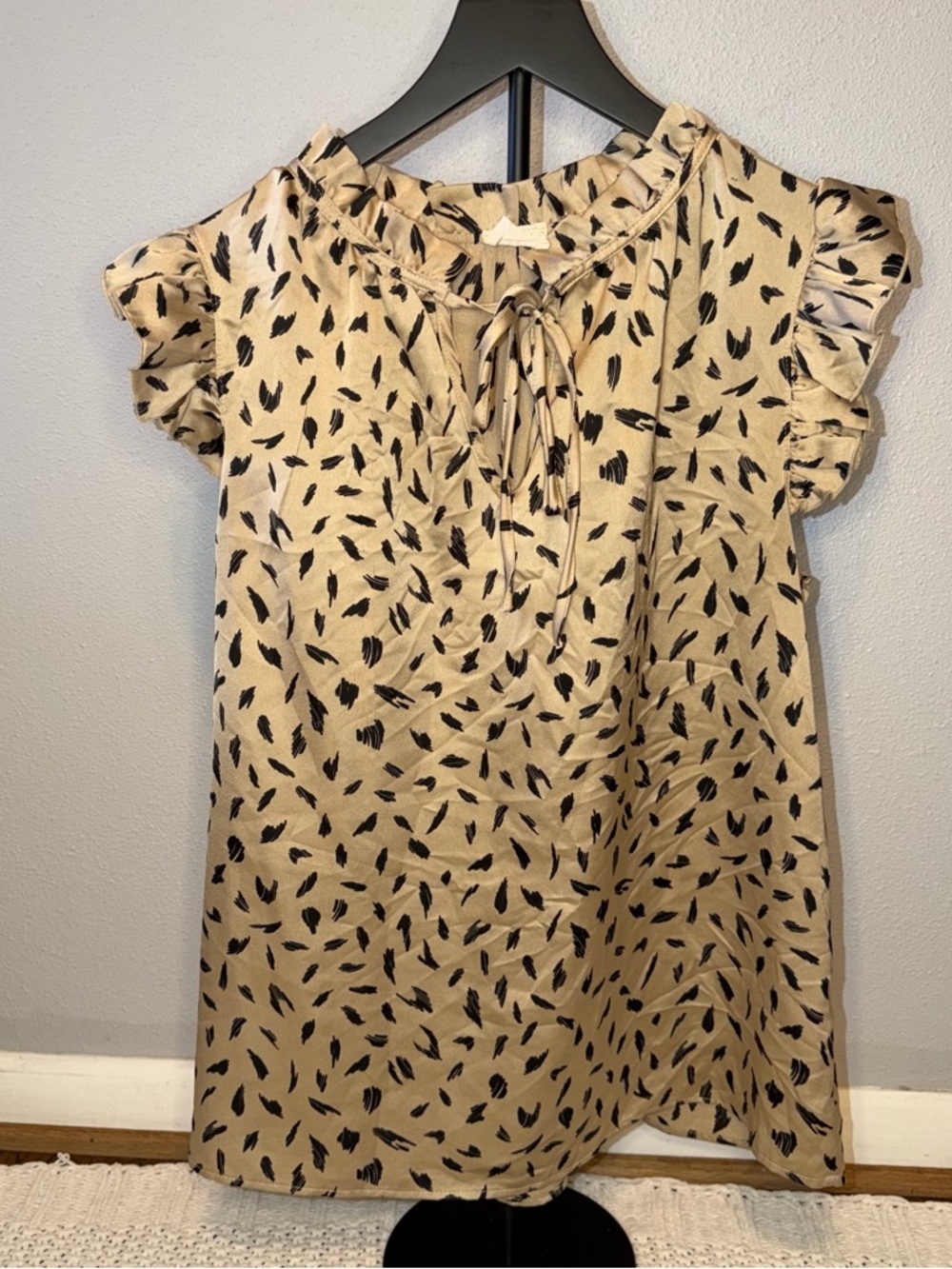 Lovely Melody Tan and Black Ruffle Sleeveless V-Neck Blouse Tie Front - Picture 2 of 5